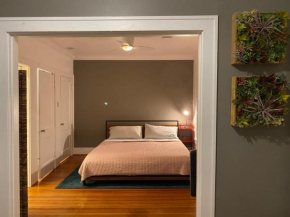 Classic, Comfortable Flat on Beautiful Brick Paved Street in Quiet Neighborhood